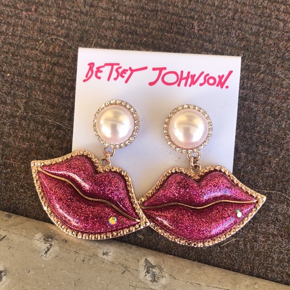 New Betsey Johnson Faux Pearl Rhinestone Lips Earrings  👄 - Picture 5 of 15